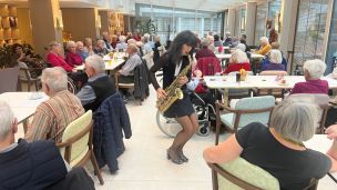 Saxophon-Sound im Café Dorfplatz