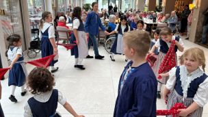 Kindertanzgruppe im Café Dorfplatz