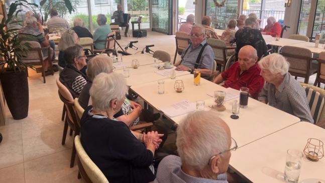 Volksmusik mit Herz im Café Dorfplatz