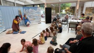 Schnee im Sommer mit «Frau Holle»